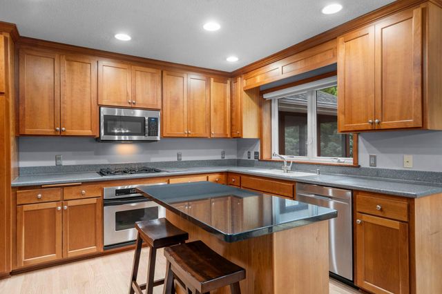 7640 Bowman Court, Inver Grove Heights, MN 55076