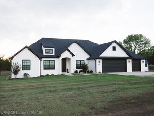 1905 Xade Lane, Lavaca, AR 72941