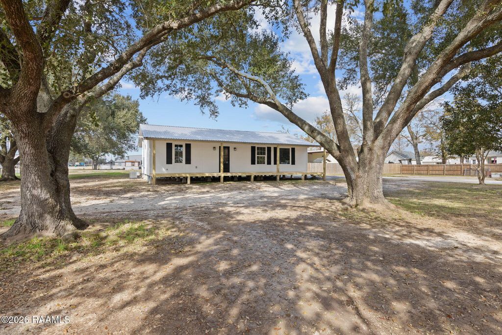 304 Investment Drive, Youngsville, LA 70592