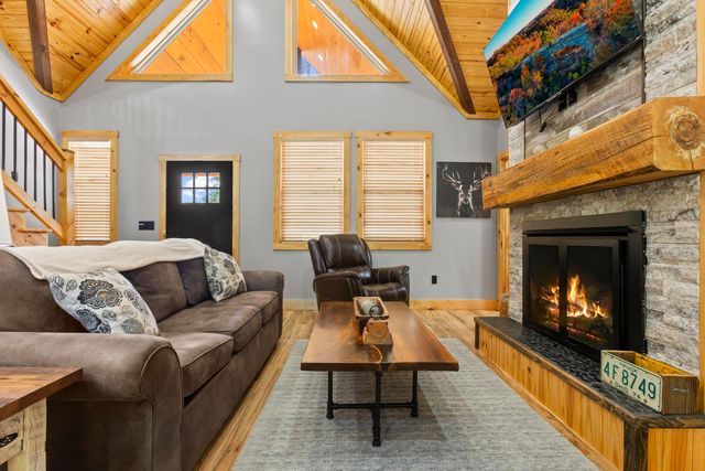 47 Wolfe Lake Spur Road, Campton, KY 41301