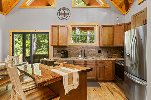 47 Wolfe Lake Spur Road, Campton, KY 41301
