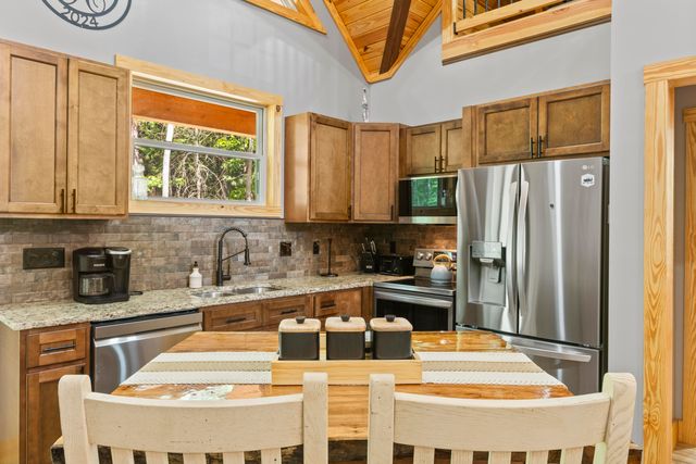47 Wolfe Lake Spur Road, Campton, KY 41301