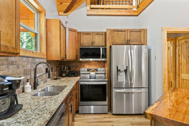 47 Wolfe Lake Spur Road, Campton, KY 41301