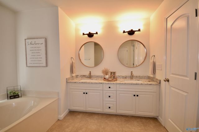 307 Acorn Grove Lane SW, Huntsville, AL 35824