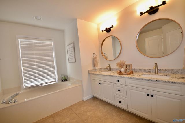 307 Acorn Grove Lane SW, Huntsville, AL 35824