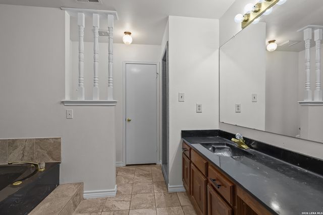 336 Lost Trail, La Vernia, TX 78121