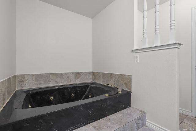 336 Lost Trail, La Vernia, TX 78121