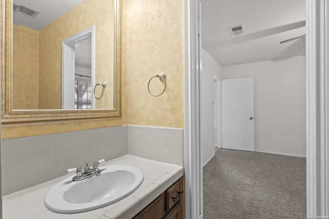 336 Lost Trail, La Vernia, TX 78121