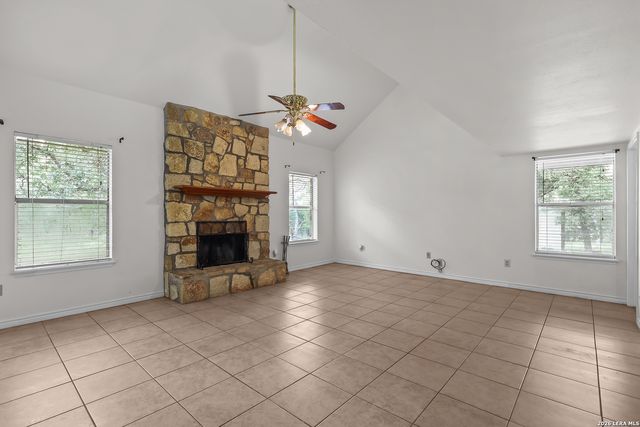 336 Lost Trail, La Vernia, TX 78121