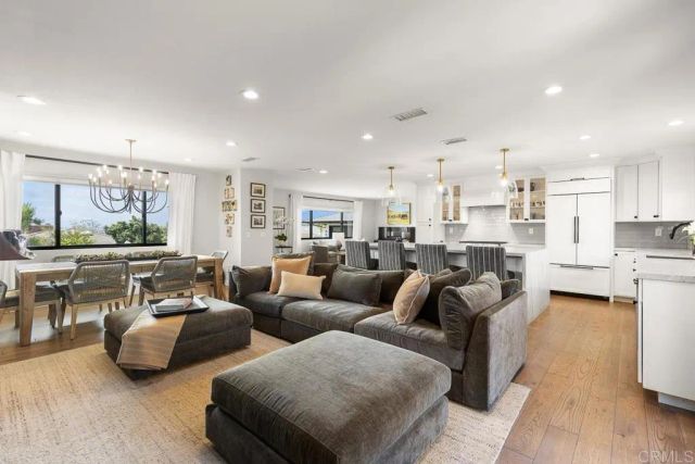 8675 Glenwick Lane, La Jolla, CA 92037