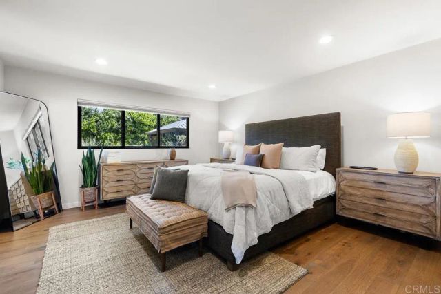 8675 Glenwick Lane, La Jolla, CA 92037