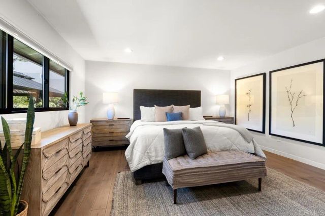 8675 Glenwick Lane, La Jolla, CA 92037