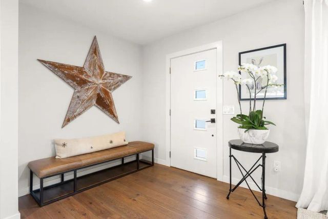 8675 Glenwick Lane, La Jolla, CA 92037