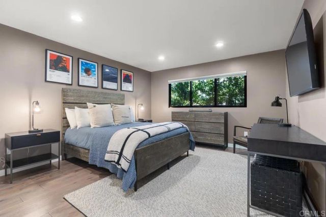 8675 Glenwick Lane, La Jolla, CA 92037