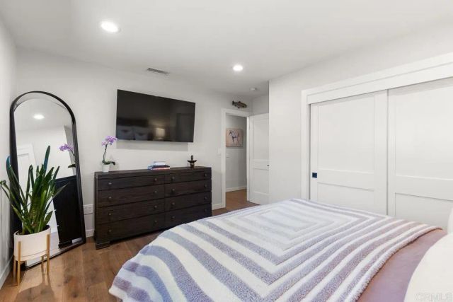 8675 Glenwick Lane, La Jolla, CA 92037