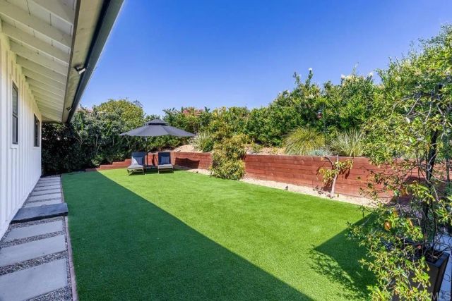 8675 Glenwick Lane, La Jolla, CA 92037