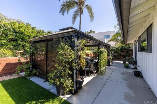 8675 Glenwick Lane, La Jolla, CA 92037