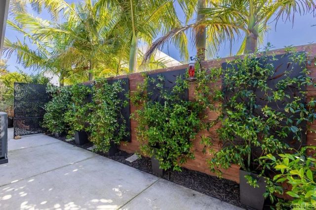 8675 Glenwick Lane, La Jolla, CA 92037