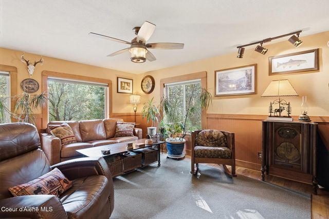 627 Y For Rd, Cocolalla, ID 83813
