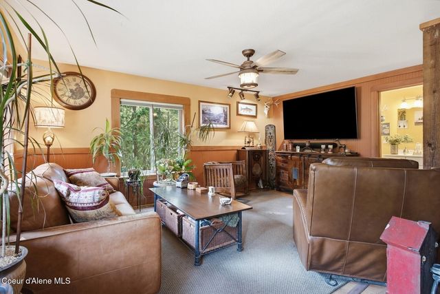 627 Y For Rd, Cocolalla, ID 83813