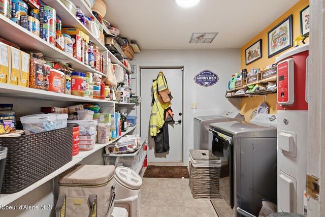 627 Y For Rd, Cocolalla, ID 83813
