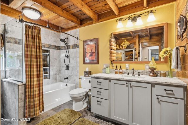 627 Y For Rd, Cocolalla, ID 83813