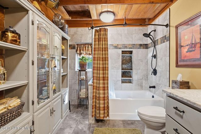 627 Y For Rd, Cocolalla, ID 83813