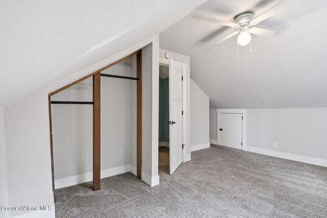 627 Y For Rd, Cocolalla, ID 83813