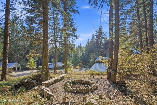 627 Y For Rd, Cocolalla, ID 83813