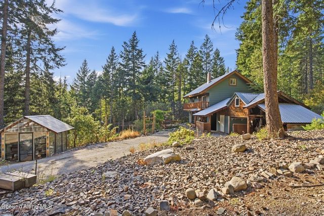 627 Y For Rd, Cocolalla, ID 83813