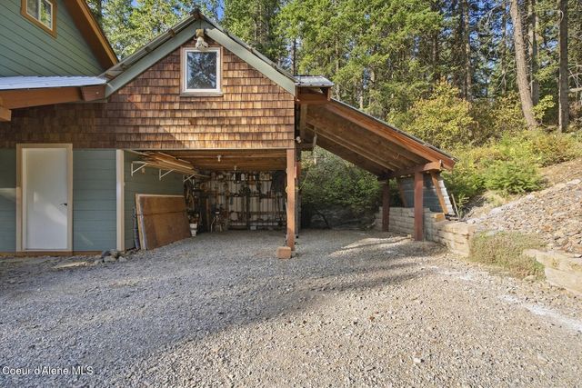 627 Y For Rd, Cocolalla, ID 83813