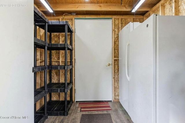 627 Y For Rd, Cocolalla, ID 83813