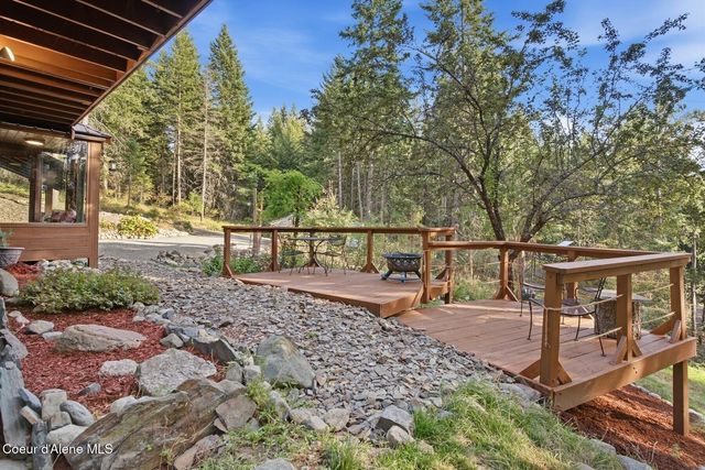 627 Y For Rd, Cocolalla, ID 83813