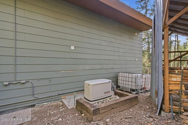 627 Y For Rd, Cocolalla, ID 83813