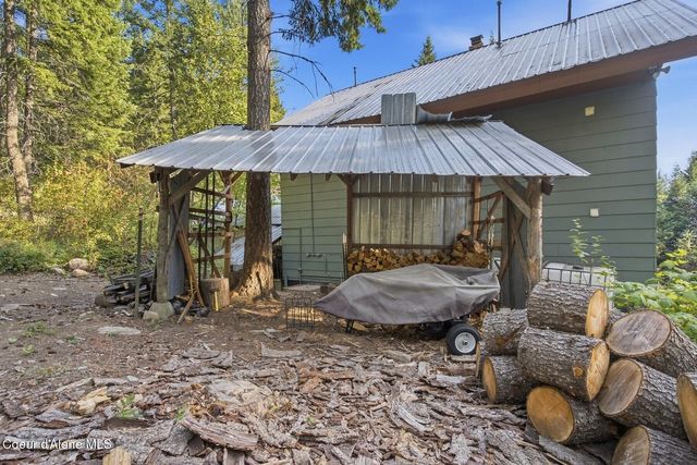 627 Y For Rd, Cocolalla, ID 83813