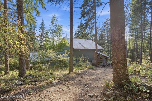 627 Y For Rd, Cocolalla, ID 83813