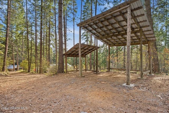 627 Y For Rd, Cocolalla, ID 83813