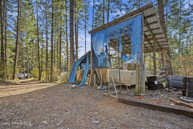 627 Y For Rd, Cocolalla, ID 83813