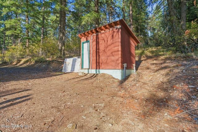 627 Y For Rd, Cocolalla, ID 83813