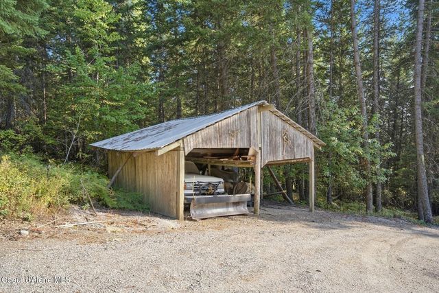 627 Y For Rd, Cocolalla, ID 83813