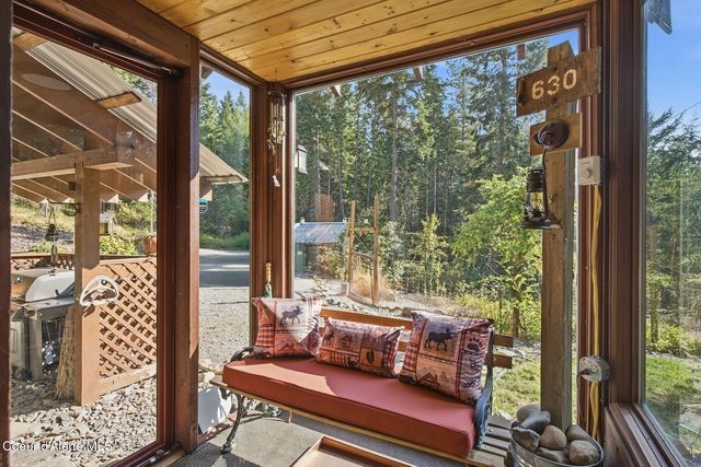 627 Y For Rd, Cocolalla, ID 83813