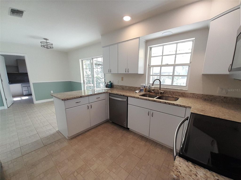 3520 57TH AVENUE CIRCLE W, BRADENTON, FL 34210 — photo 3