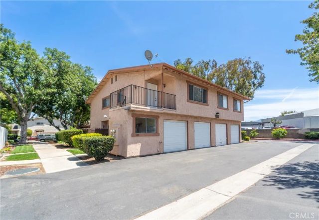 1382 Via Santiago D, Corona, CA 92882