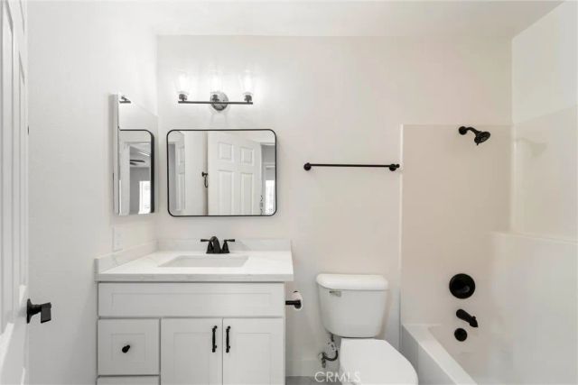 1382 Via Santiago D, Corona, CA 92882