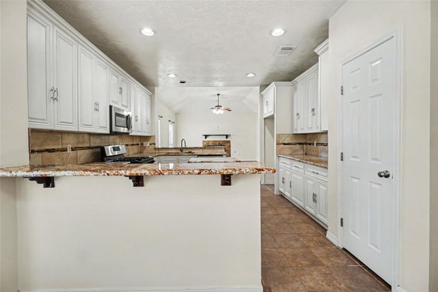 9714 Crystal Boulevard, Baytown, TX 77521