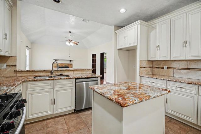 9714 Crystal Boulevard, Baytown, TX 77521