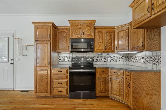15613 White Drive, Belton, MO 64012