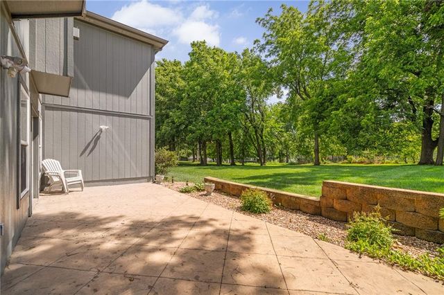 15613 White Drive, Belton, MO 64012