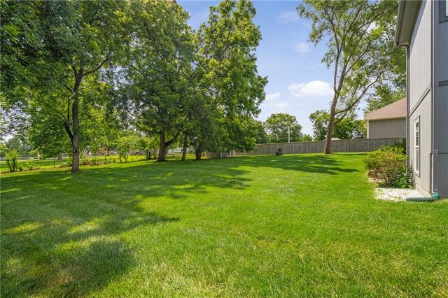 15613 White Drive, Belton, MO 64012