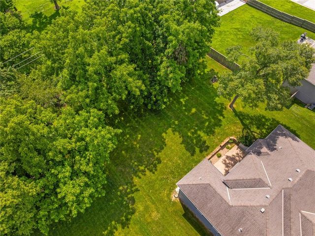 15613 White Drive, Belton, MO 64012
